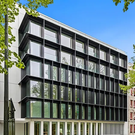 Chic 80sqm Luxe Apt - Heart Of City