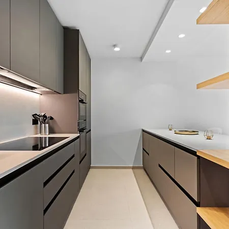 Apartment Chic 80sqm Luxe Apt - Heart Of City *
