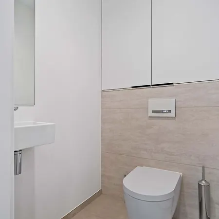 Chic 80sqm Luxe Apt - Heart Of City