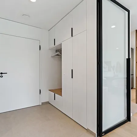 Chic 80sqm Luxe Apt - Heart Of City *