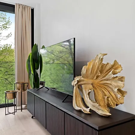 Chic 80sqm Luxe Apt - Heart Of City